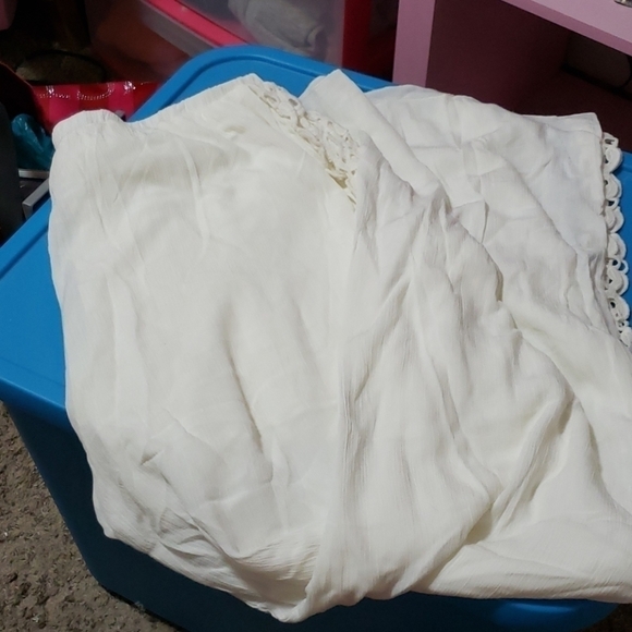 3x white wide leg pants with lace on the side nwt - Picture 3 of 4